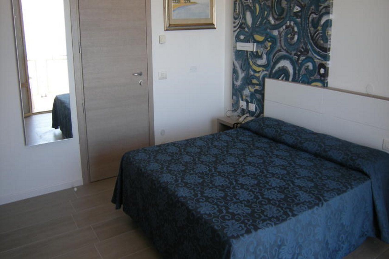 Imperial Palace Hotel 3*